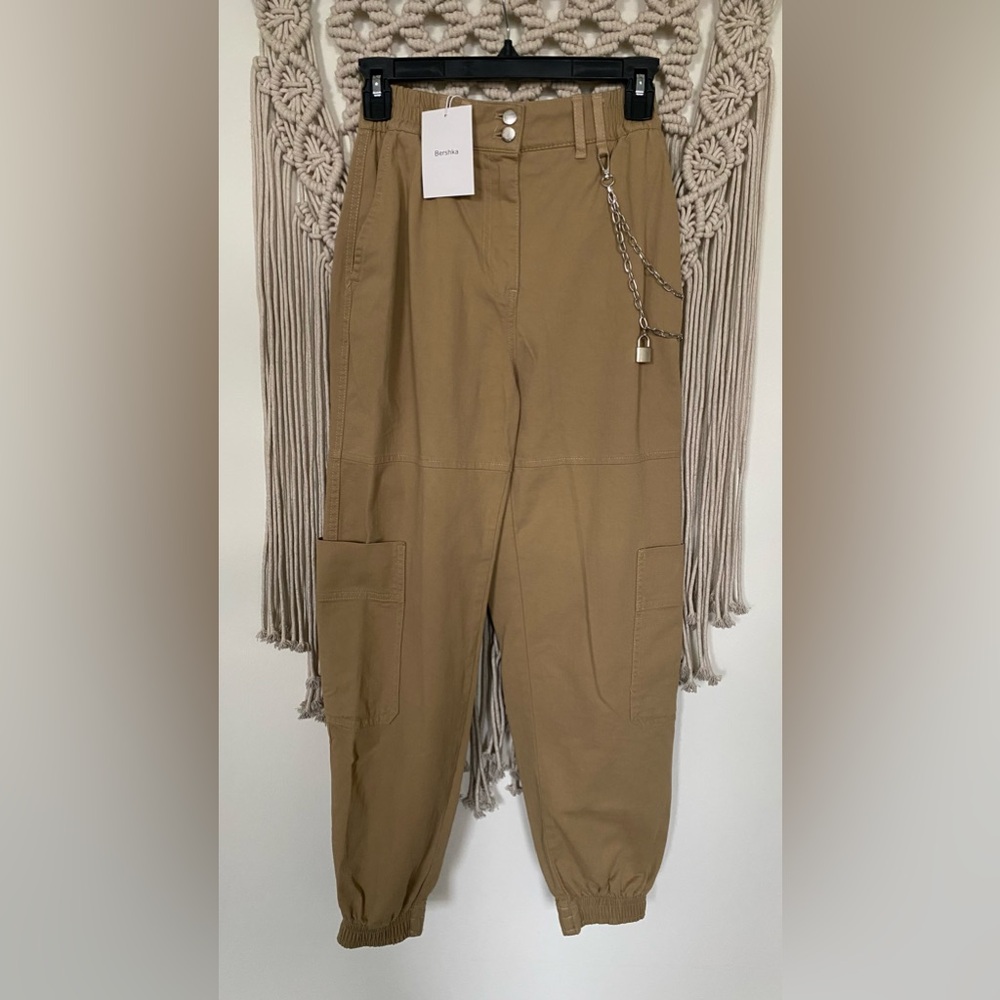 Bershka khaki cargo pants with chain and lock curvy Billy Eilish style S size 4